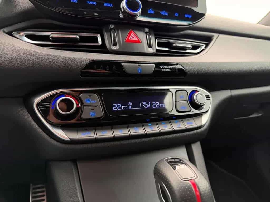 Hyundai i30 cw Mild-Hybrid*N LINE*LED-TEMPO-SHZ-LHZ-PDC 01/2022-photo-42