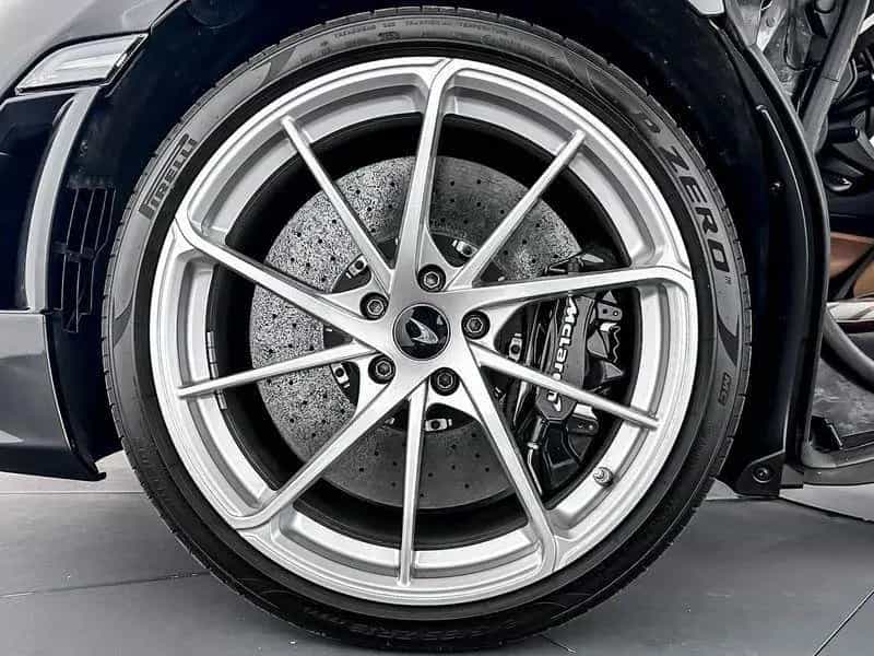 McLaren 750S Coupe - McLaren Milano 03/2025-photo-6
