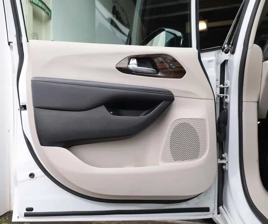 Chrysler Pacifica 3.6 Hybrid Limited/PANO/SHZ/LHZ/TTW/R17 07/2023-photo-8