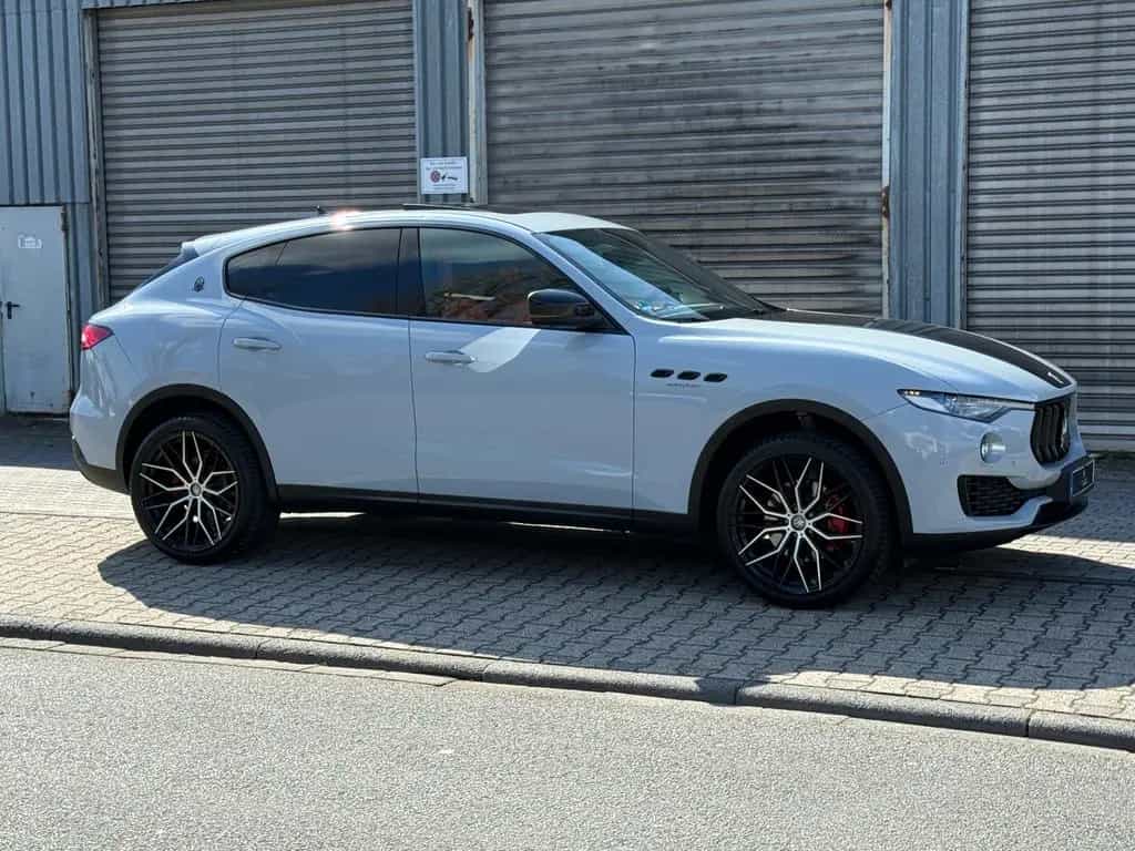 Maserati Levante 3.0 V6 GS 4x4 *1 Of 1*Exklusiv Umbau* 07/2019-photo-35
