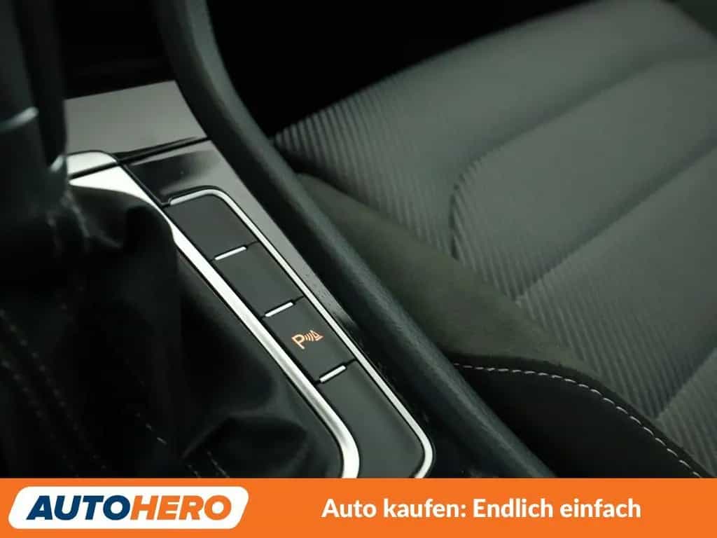 Volkswagen Golf VII 1.4 TSI Highline BMTAut. *NAVI*BI-XENON 10/2015-photo-26