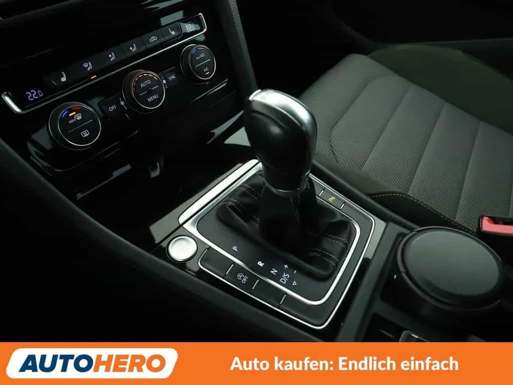 Volkswagen Golf VII 1.4 TSI Highline BMTAut. *NAVI*BI-XENON 10/2015-photo-28