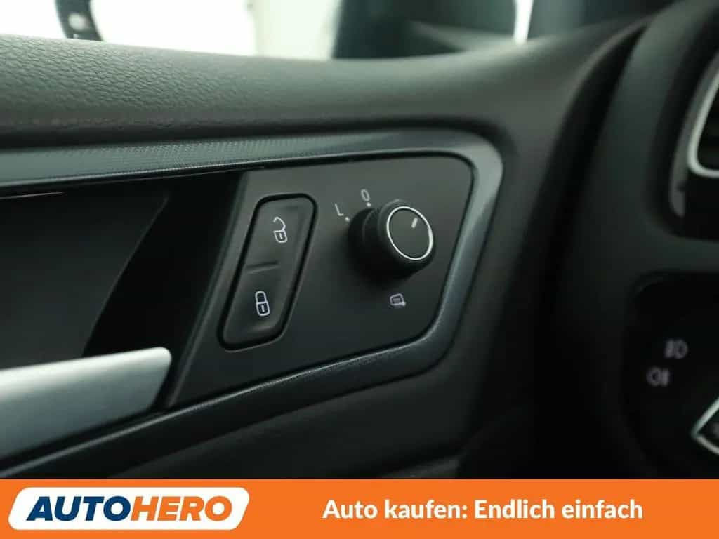 Volkswagen Golf VII 1.4 TSI Highline BMTAut. *NAVI*BI-XENON 10/2015-photo-31
