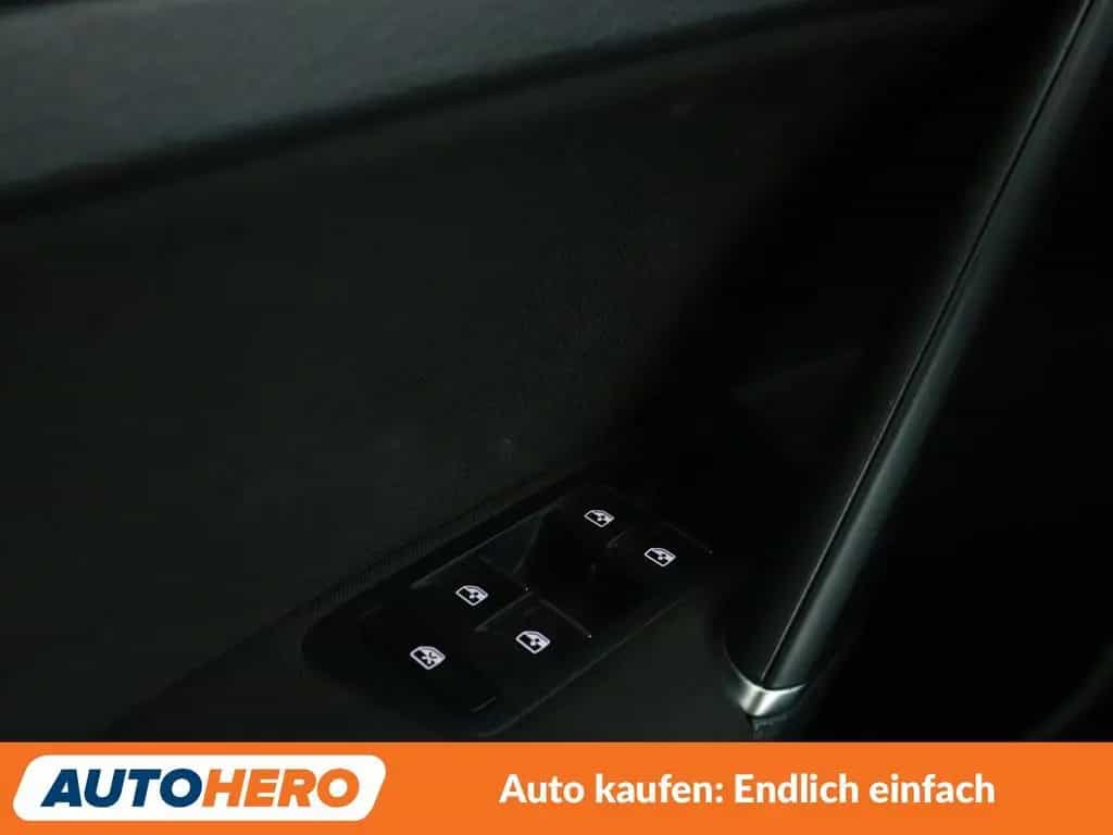 Volkswagen Golf VII 1.4 TSI Highline BMTAut. *NAVI*BI-XENON 10/2015-photo-32