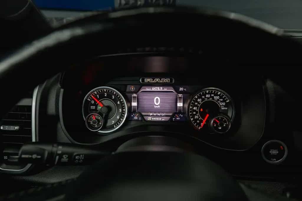 Dodge RAM 5.7 V8 HEMI 4x4 Offroad Night Limited 19% 12/2020-photo-32