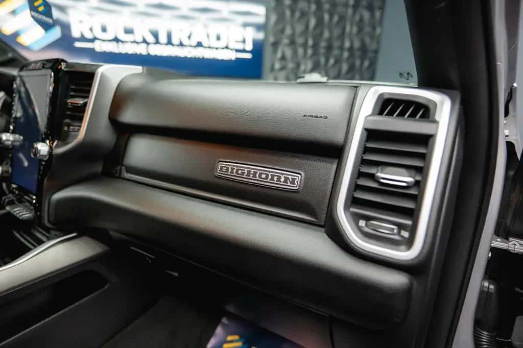 Dodge RAM 5.7 V8 HEMI 4x4 Offroad Night Limited 19% 12/2020-photo-46