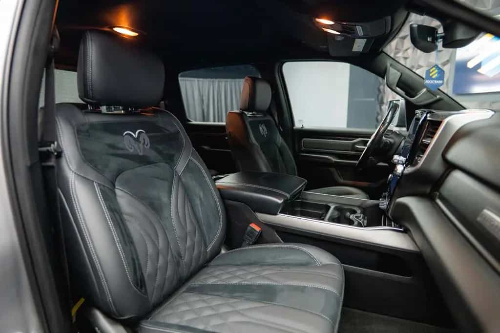 Dodge RAM 5.7 V8 HEMI 4x4 Offroad Night Limited 19% 12/2020-photo-47