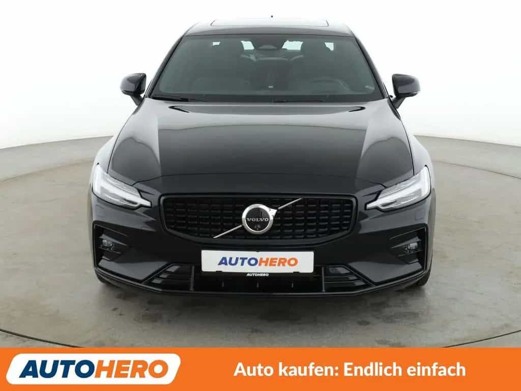 Volvo S60 2.0 B5 Mild-Hybrid Ultimate Dark AWD Aut*LED 10/2023-photo-8