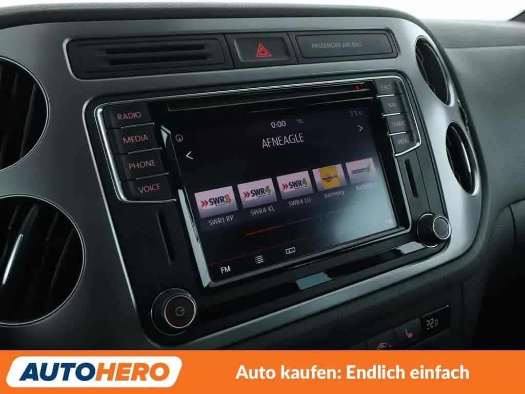 Volkswagen Tiguan 1.4 TSI Lounge Sport & Style BMT Aut.*NAV 04/2016-photo-20