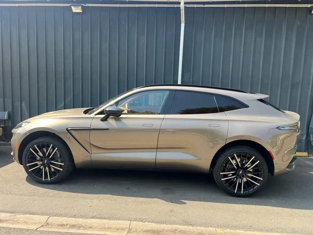 Aston Martin DBX 4.0 V8 Mr Bond's family car 09/2023-photo-0