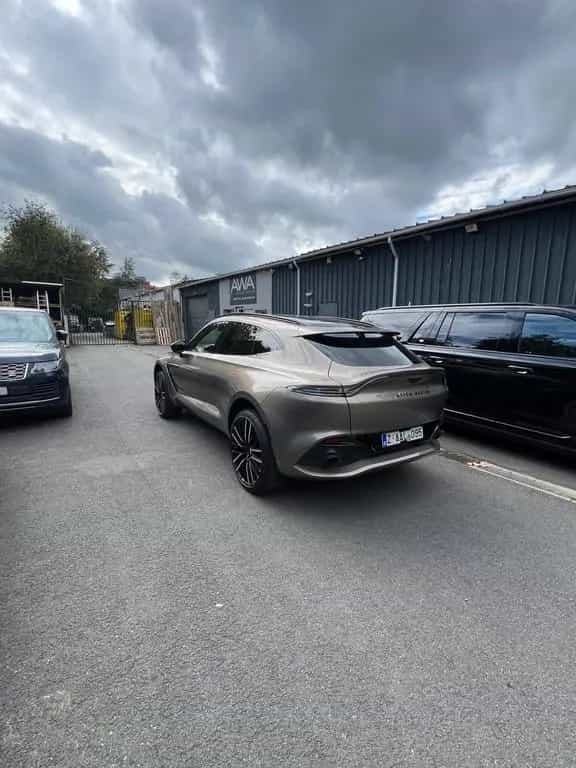 Aston Martin DBX 4.0 V8 Mr Bond's family car 09/2023-photo-2