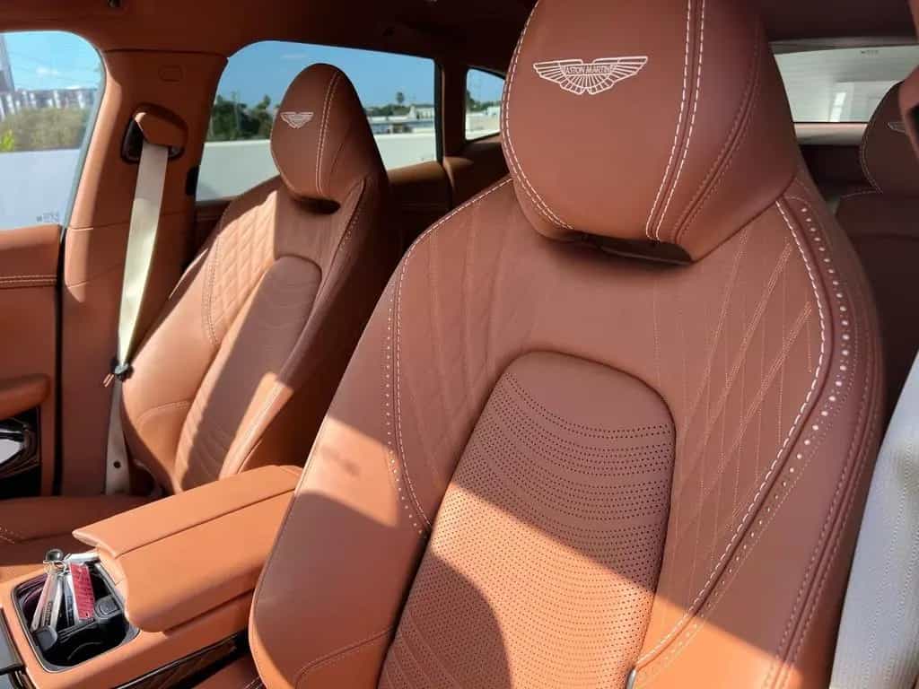 Aston Martin DBX 4.0 V8 Mr Bond's family car 09/2023-photo-4