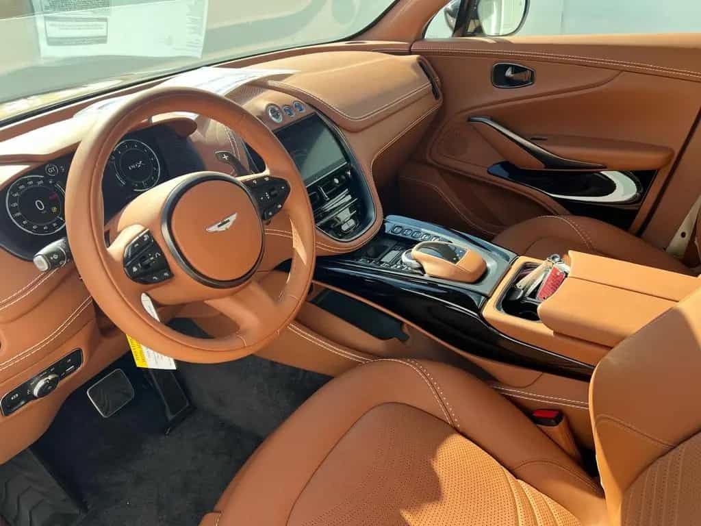 Aston Martin DBX 4.0 V8 Mr Bond's family car 09/2023-photo-5