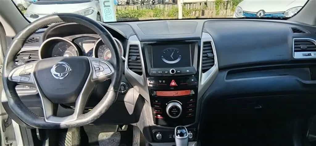 Ssangyong Tivoli 1.6 e-XDi Be Visual Hot 2WD Aut 04/2017-photo-6