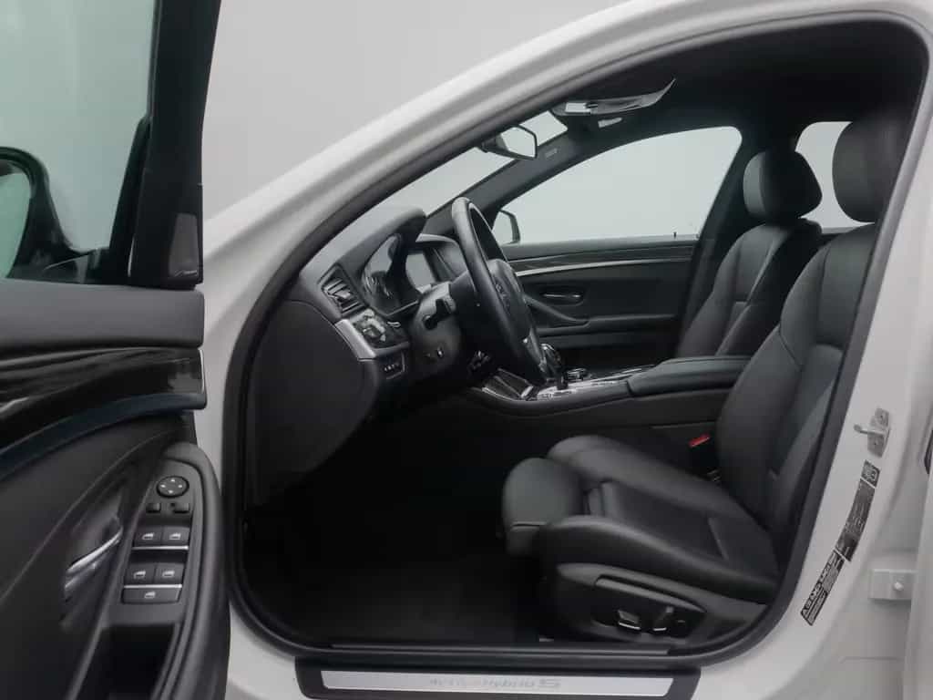 BMW 5 Series 07/2014-photo-18