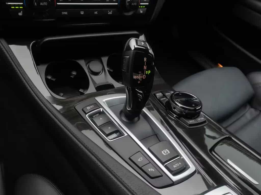 BMW 5 Series 07/2014-photo-21