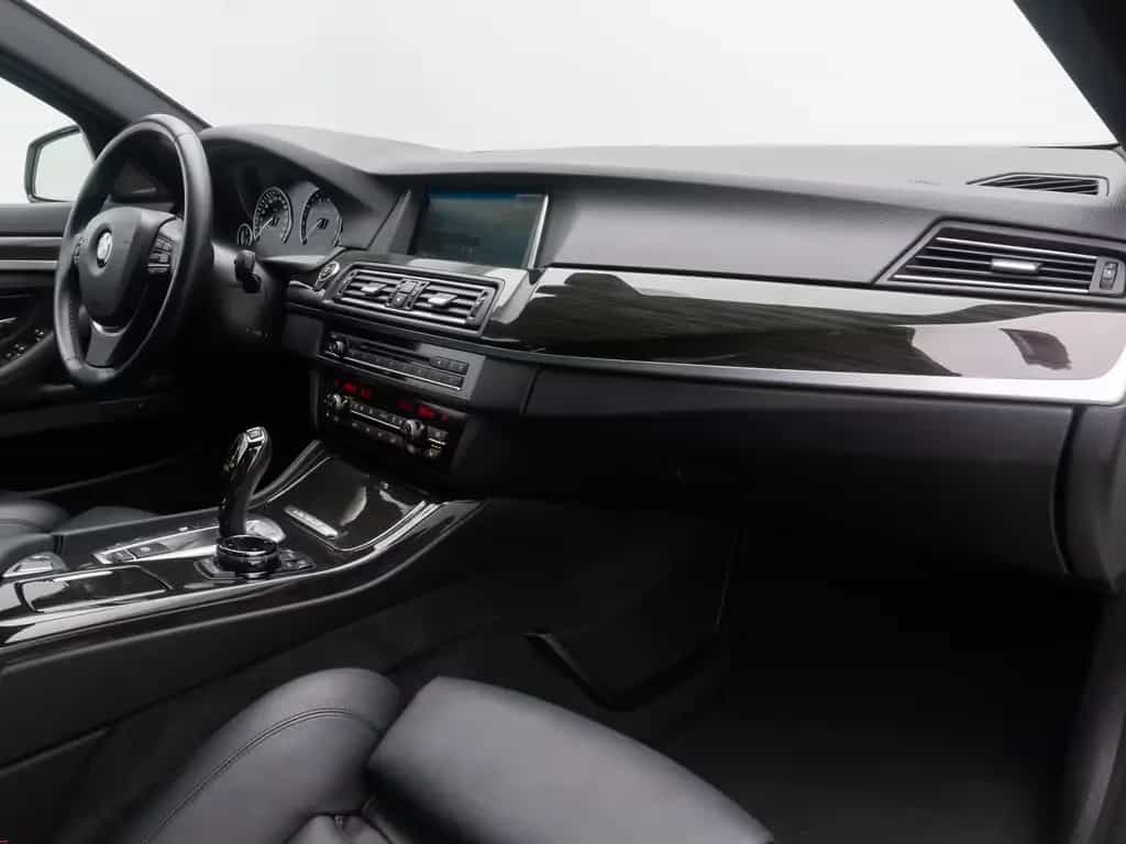 BMW 5 Series 07/2014-photo-22