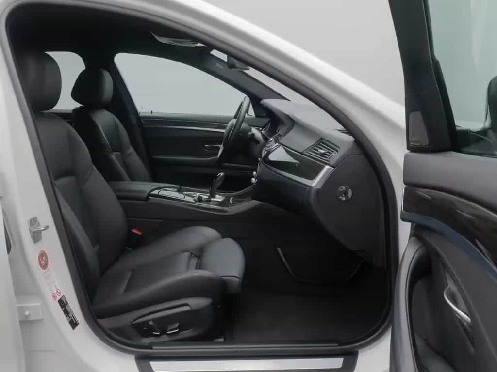 BMW 5 Series 07/2014-photo-23