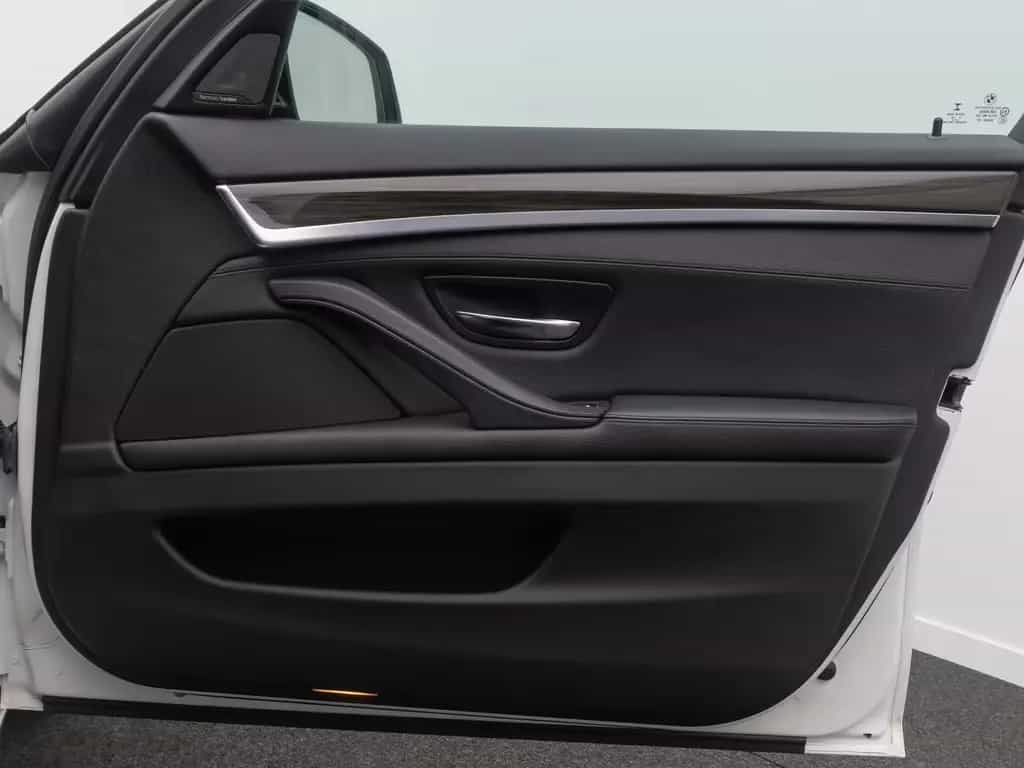 BMW 5 Series 07/2014-photo-29