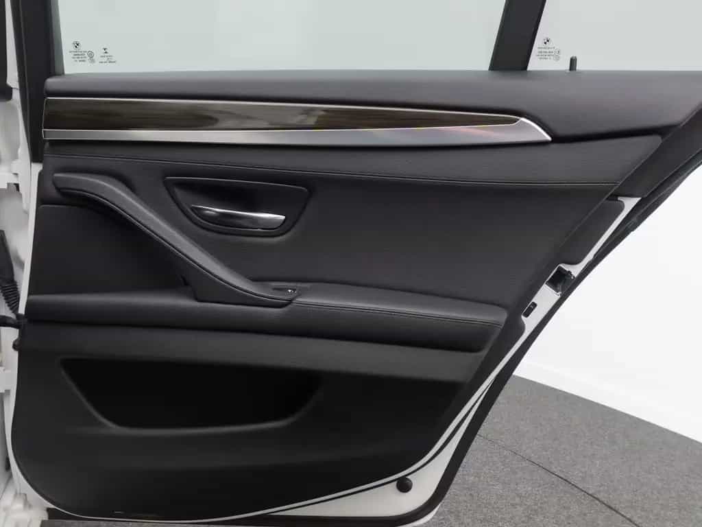 BMW 5 Series 07/2014-photo-30