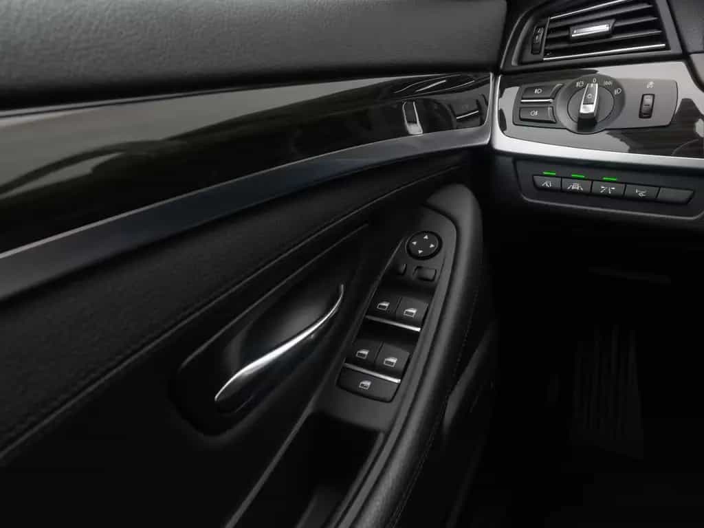 BMW 5 Series 07/2014-photo-31