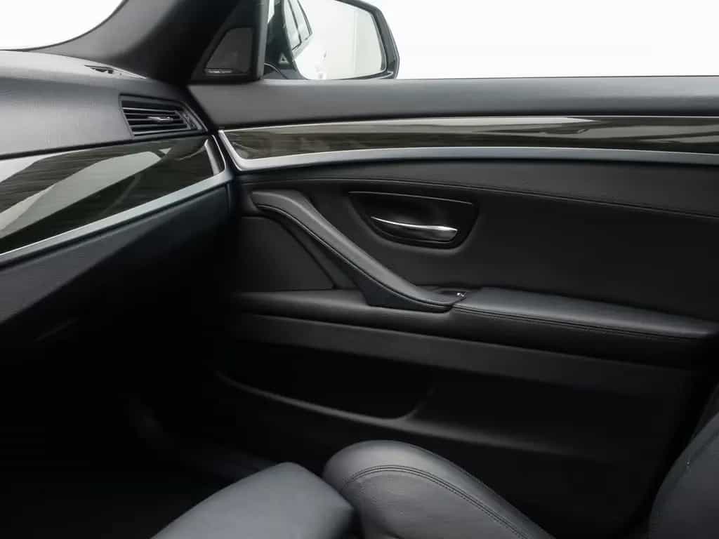 BMW 5 Series 07/2014-photo-32