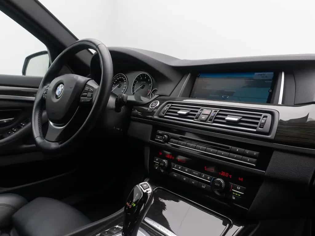 BMW 5 Series 07/2014-photo-35