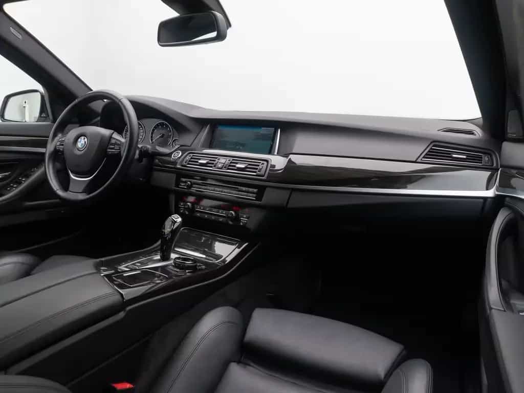 BMW 5 Series 07/2014-photo-38