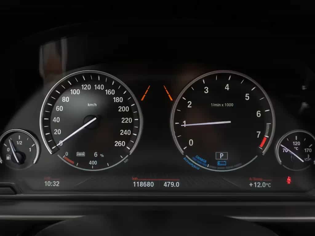 BMW 5 Series 07/2014-photo-39
