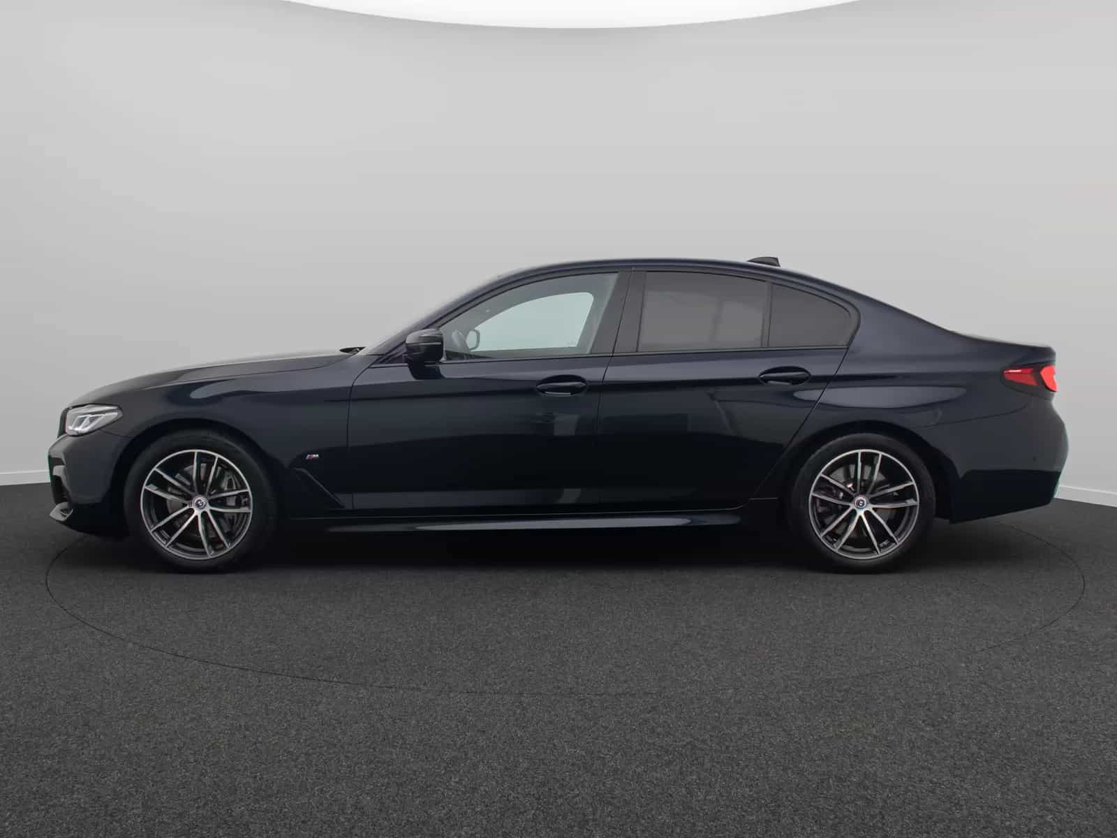 BMW 5 Series 11/2022-photo-10