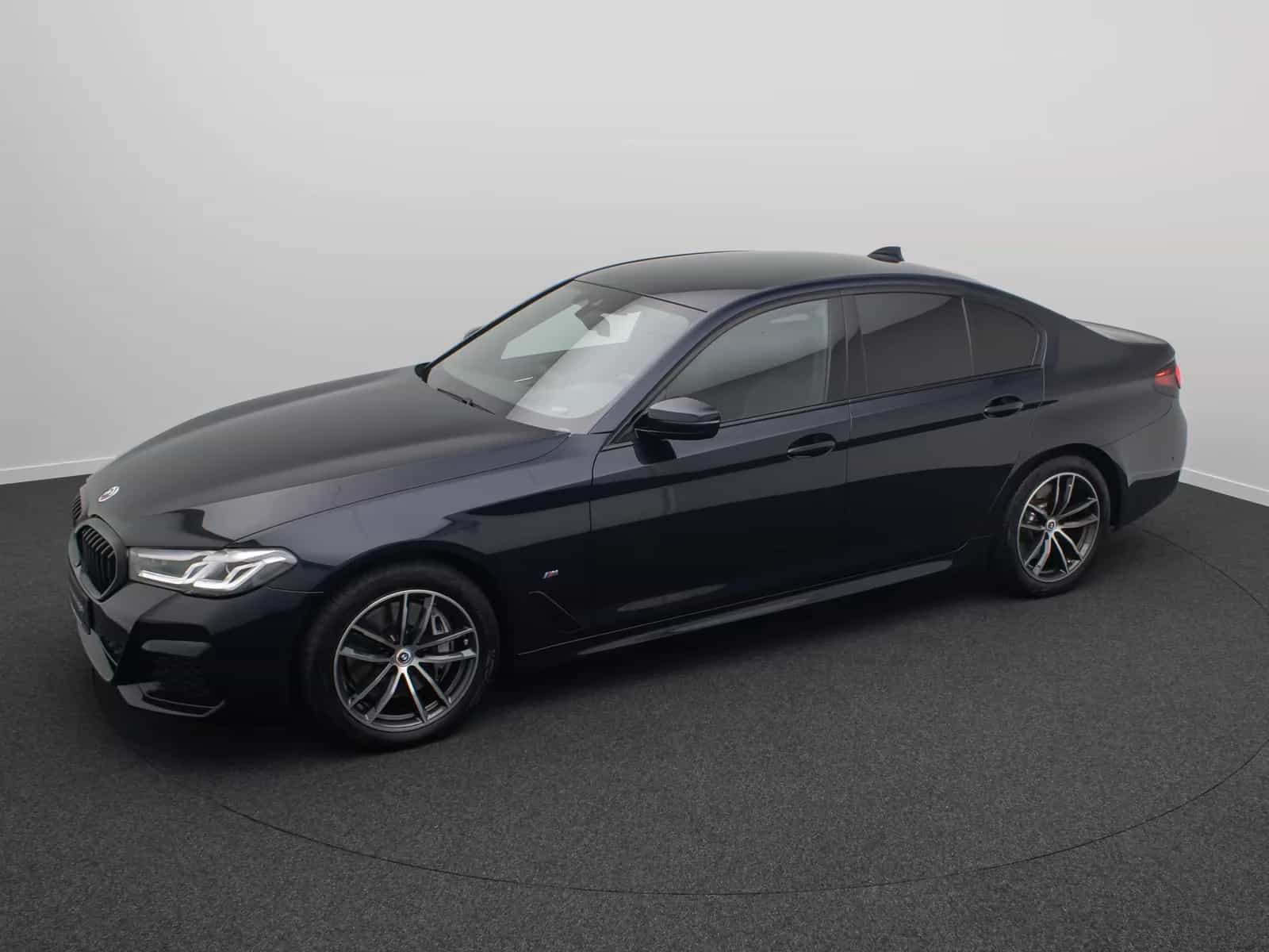 BMW 5 Series 11/2022-photo-11