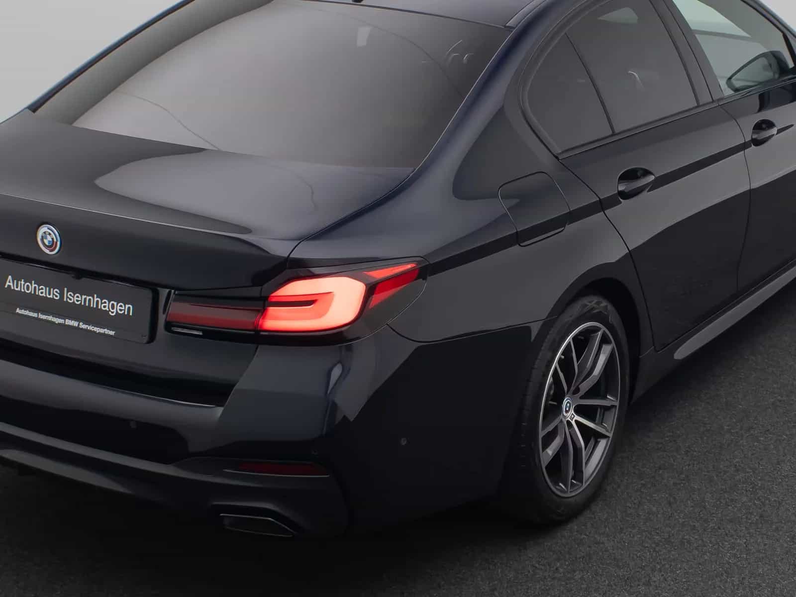 BMW 5 Series 11/2022-photo-14