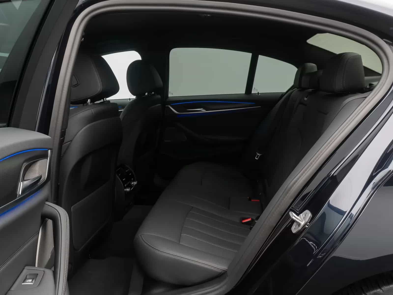 BMW 5 Series 11/2022-photo-24