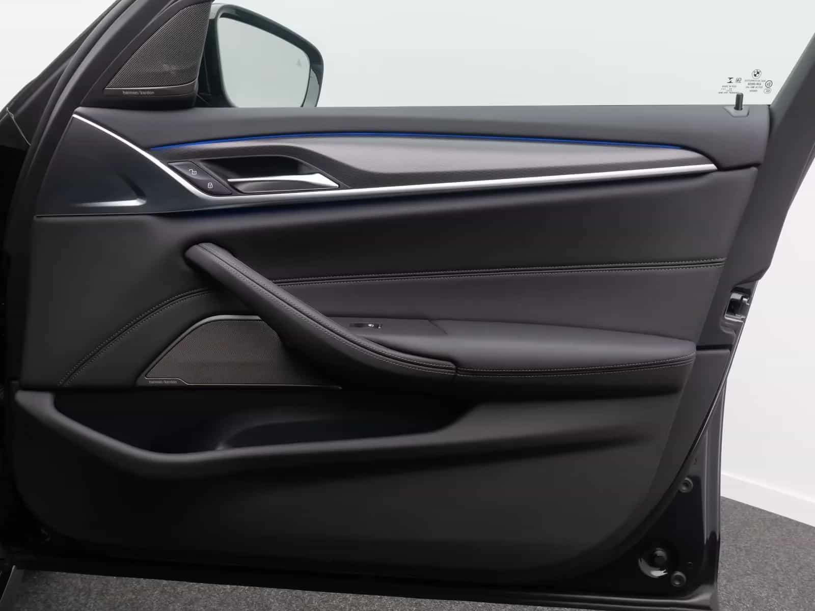 BMW 5 Series 11/2022-photo-29
