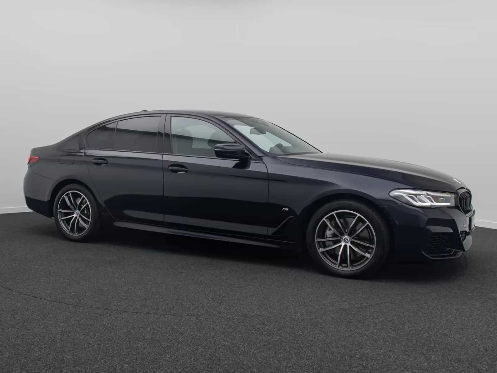 BMW 5 Series 11/2022-photo-3