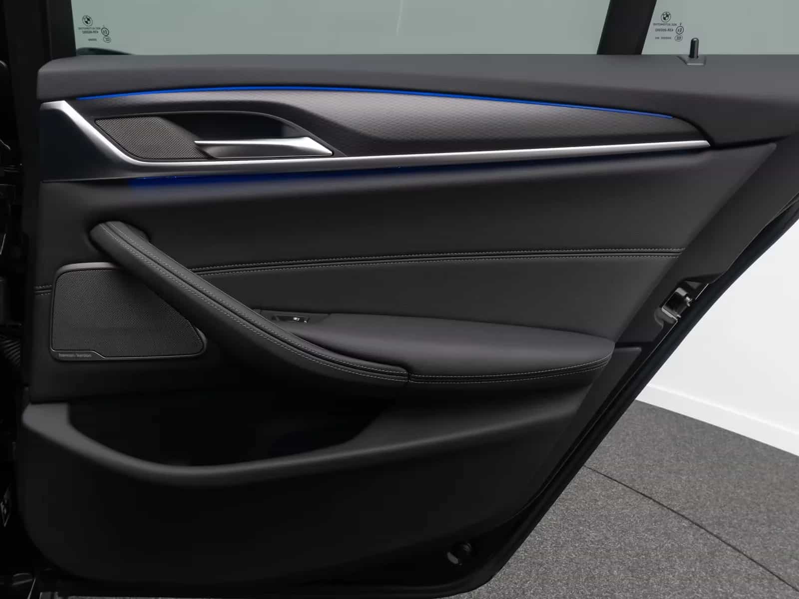 BMW 5 Series 11/2022-photo-30