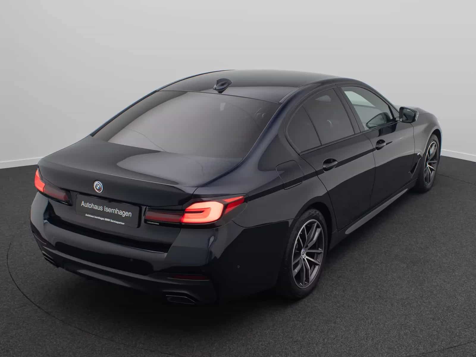 BMW 5 Series 11/2022-photo-6