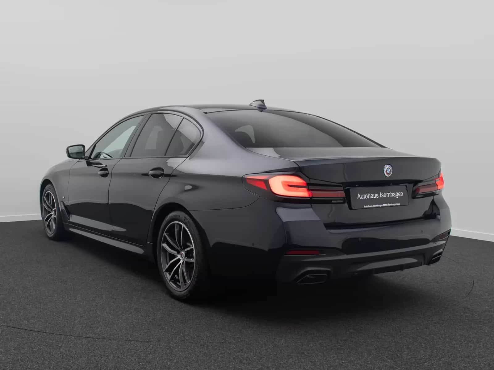 BMW 5 Series 11/2022-photo-8