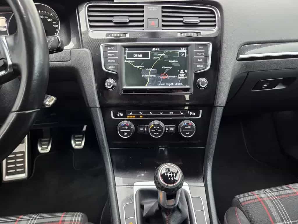 Volkswagen Golf VII GTI -Unfallfrei- Top Zustand! 05/2016-photo-11