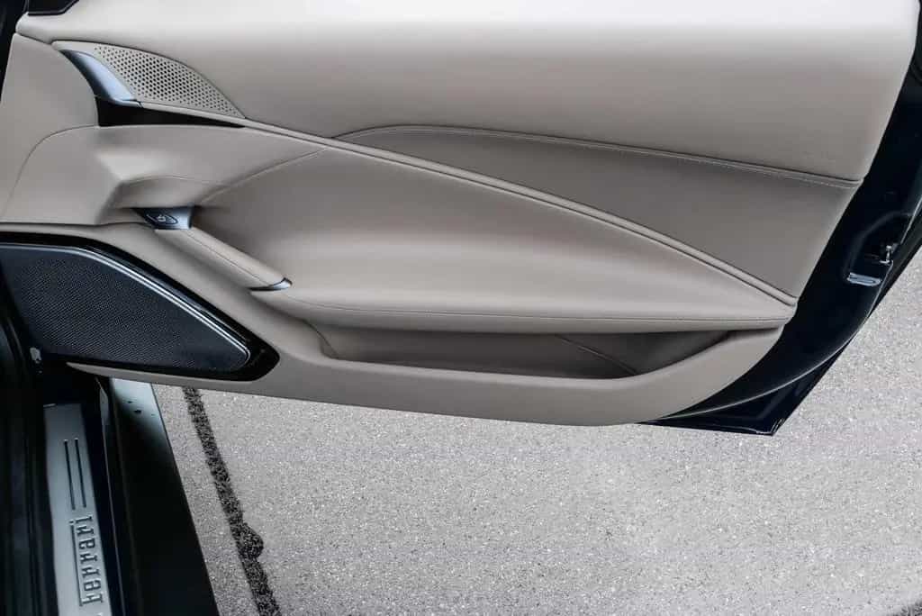 Ferrari Roma Spider ° 1. Hand ° deutsch ° perfekt ° 04/2024-photo-34