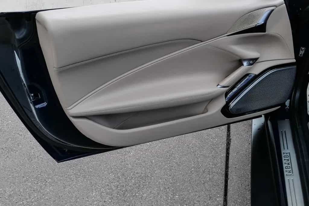 Ferrari Roma Spider ° 1. Hand ° deutsch ° perfekt ° 04/2024-photo-35