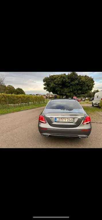 Mercedes-Benz E-Class 220 d 4MATIC Autom. - 09/2019-photo-3