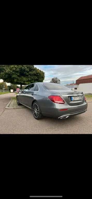 Mercedes-Benz E-Class 220 d 4MATIC Autom. - 09/2019-photo-4