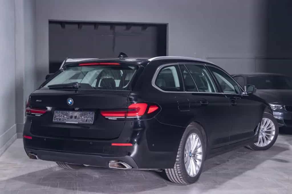 BMW 5 Series 520d Touring xDrive HUD/Laser/AHK/Kamera 12/2022-photo-6