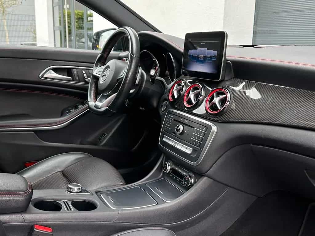 Mercedes-Benz CLA 250 Coupe 7G*AMG*CARBON*PANO*KAMERA*Dist+ 05/2018-photo-12
