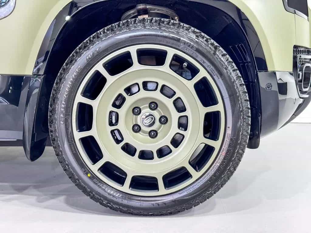 Land Rover Defender 90 EXCLUSIVE 06/2023-photo-10