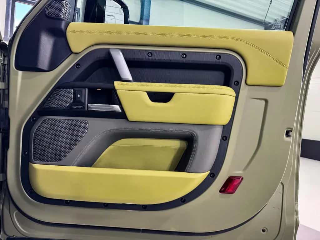 Land Rover Defender 90 EXCLUSIVE 06/2023-photo-24