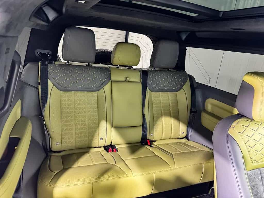Land Rover Defender 90 EXCLUSIVE 06/2023-photo-30