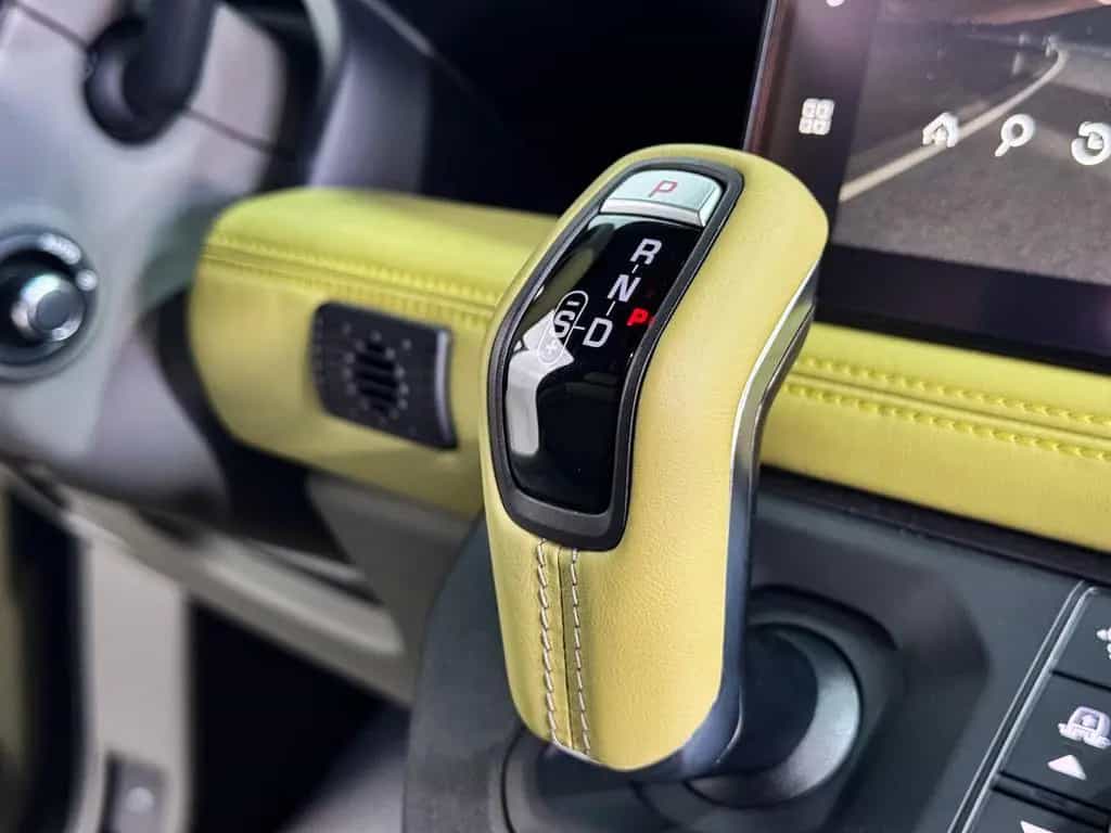 Land Rover Defender 90 EXCLUSIVE 06/2023-photo-31