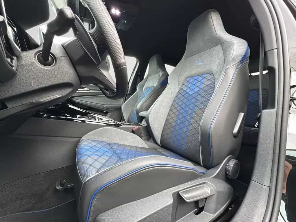 Volkswagen Golf R 4M DSG IQ.Light BlackStyle 360 ACC Kamera 05/2026-photo-11